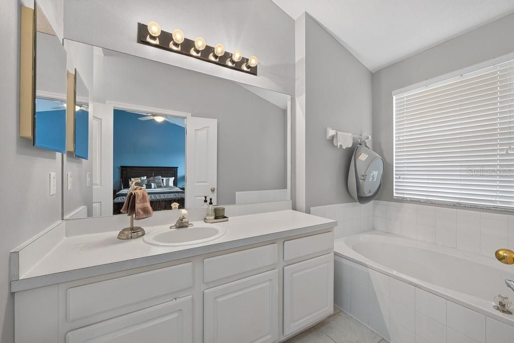 待售: $400,000 (3 贝兹, 2 浴室, 1904 平方英尺)