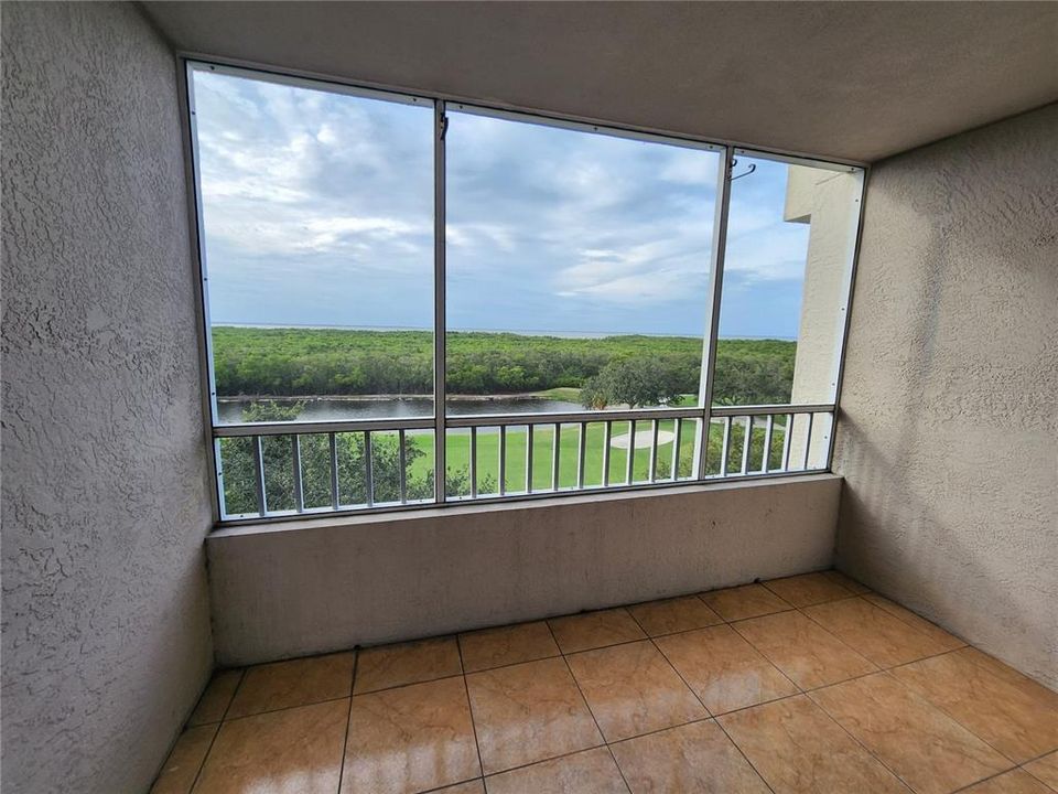 На продажу: $199,990 (2 спален, 2 ванн, 1075 Квадратных фут)