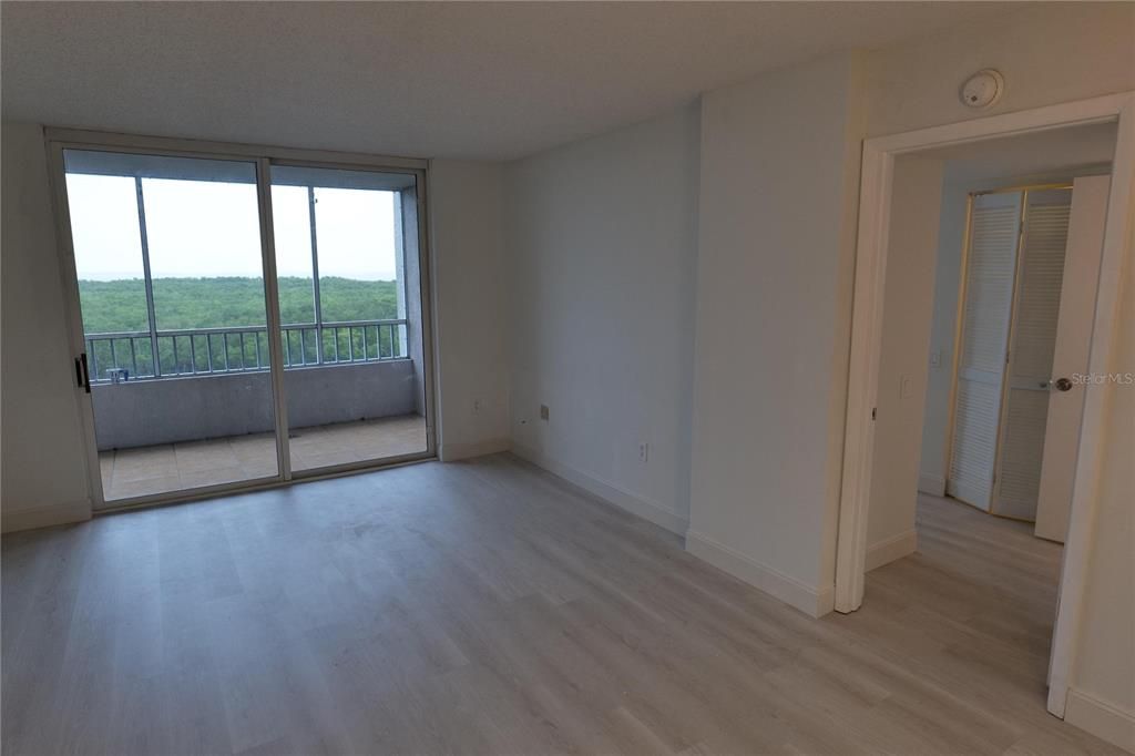 На продажу: $199,990 (2 спален, 2 ванн, 1075 Квадратных фут)