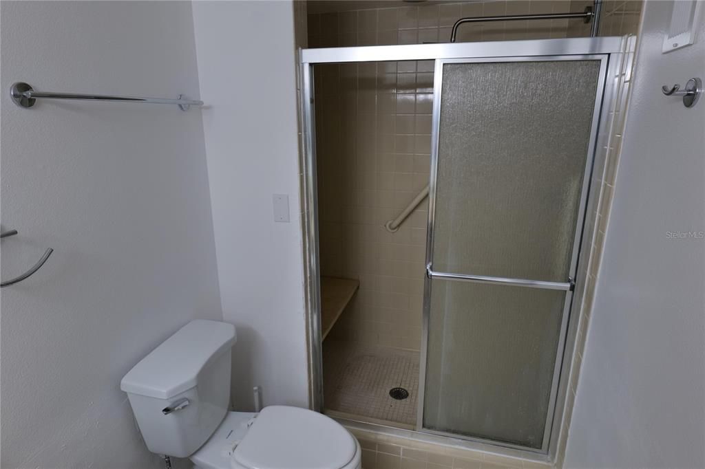 На продажу: $199,990 (2 спален, 2 ванн, 1075 Квадратных фут)