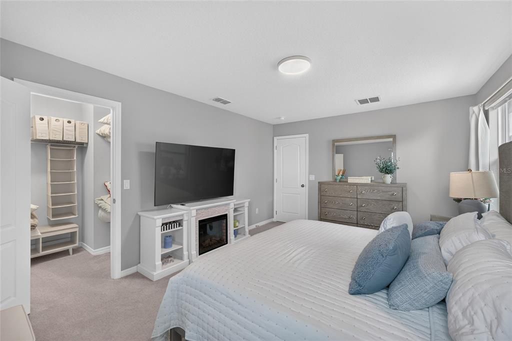 For Sale: $1,350,000 (4 beds, 3 baths, 3964 Square Feet)