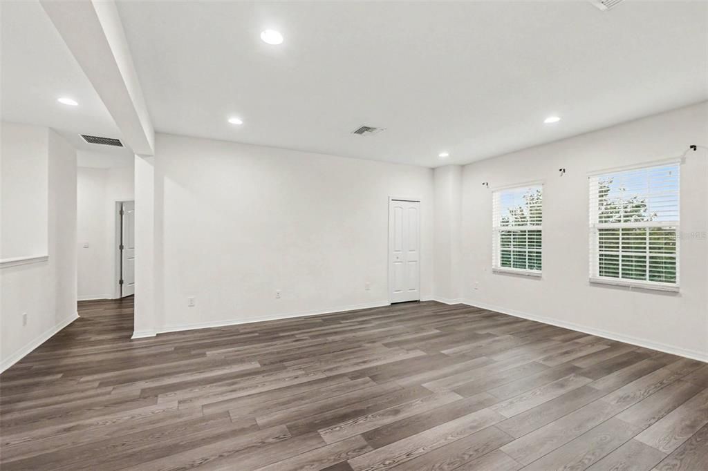 For Sale: $410,000 (4 beds, 3 baths, 2606 Square Feet)