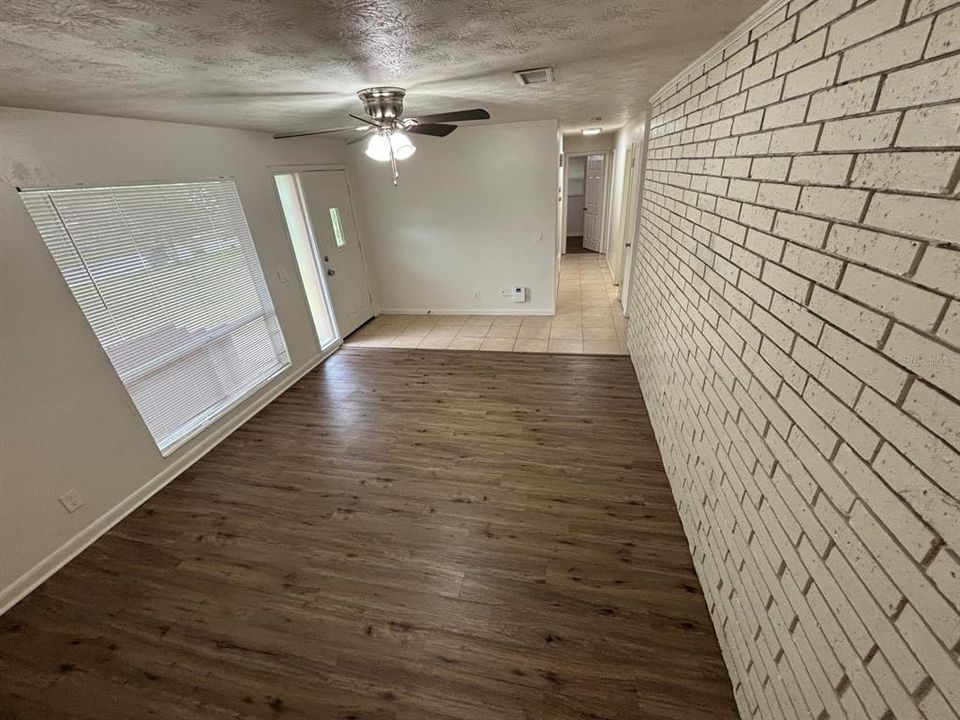 For Rent: $1,550 (3 beds, 2 baths, 1352 Square Feet)