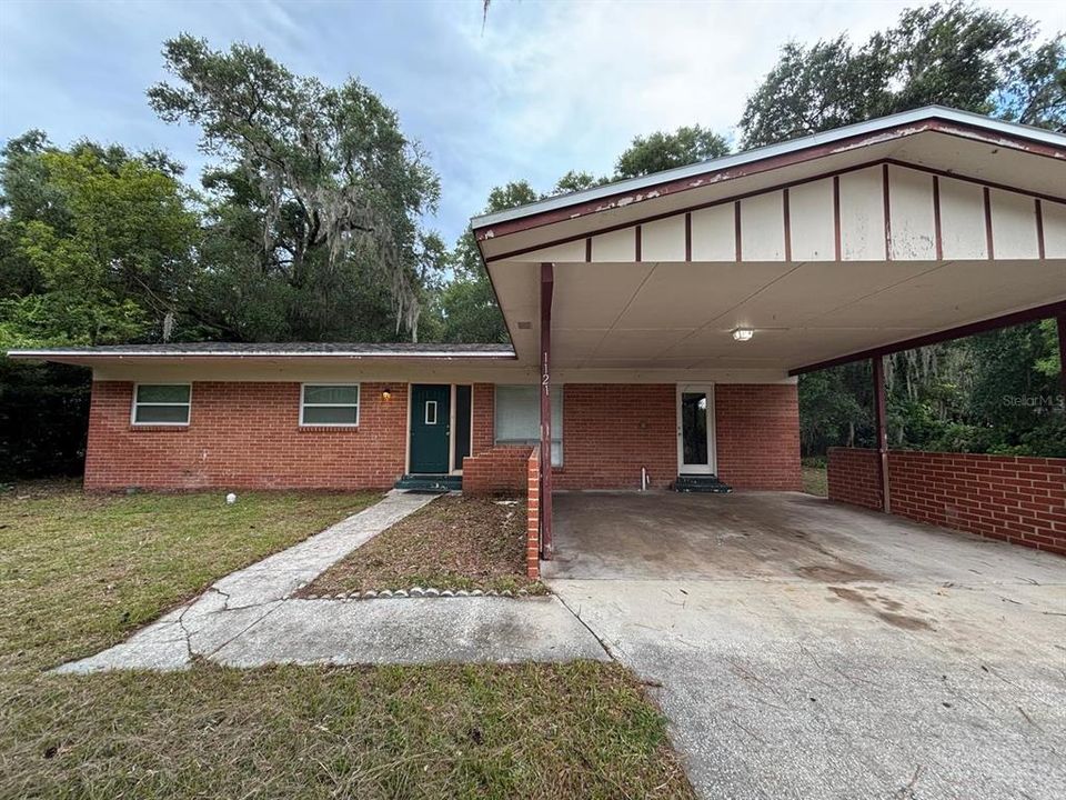 For Rent: $1,550 (3 beds, 2 baths, 1352 Square Feet)