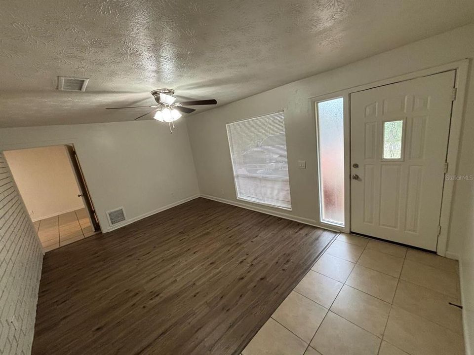 For Rent: $1,550 (3 beds, 2 baths, 1352 Square Feet)