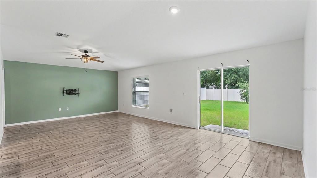For Sale: $298,000 (3 beds, 2 baths, 1560 Square Feet)