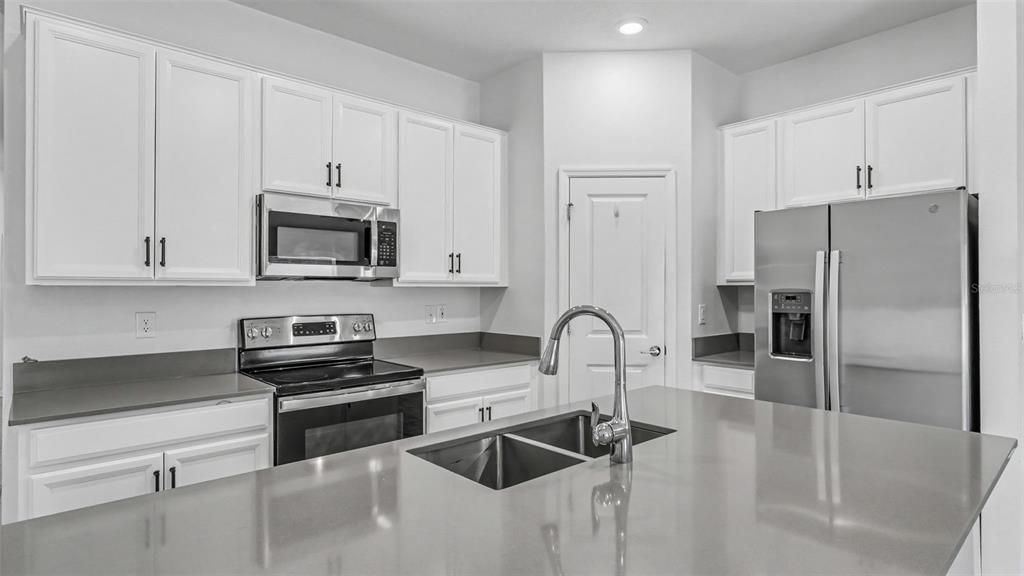 For Sale: $298,000 (3 beds, 2 baths, 1560 Square Feet)
