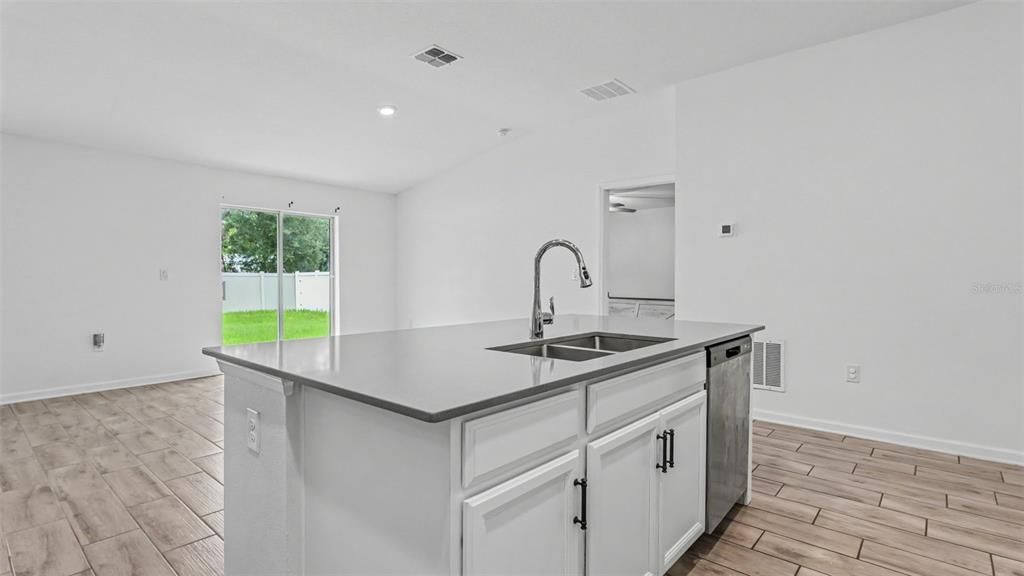 For Sale: $298,000 (3 beds, 2 baths, 1560 Square Feet)