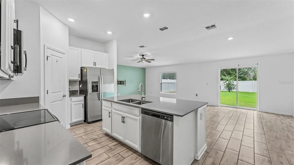 For Sale: $298,000 (3 beds, 2 baths, 1560 Square Feet)