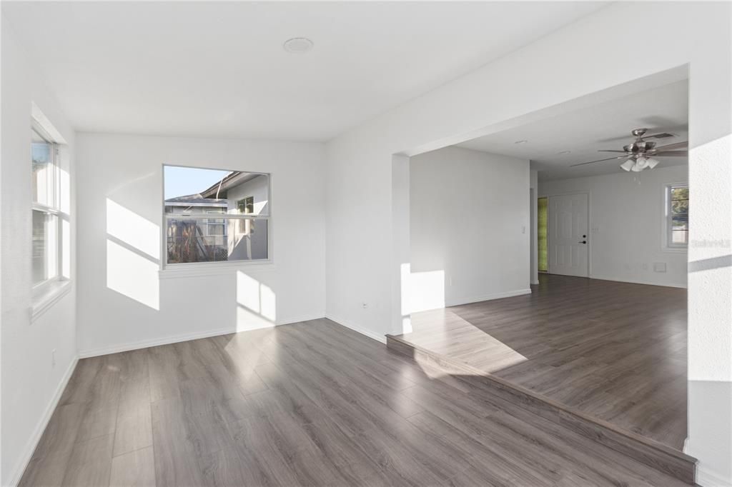 Под контрактом: $249,999 (2 спален, 2 ванн, 1520 Квадратных фут)