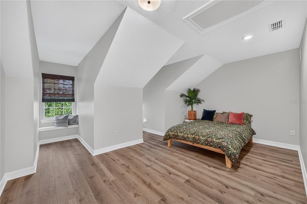 For Sale: $979,000 (4 beds, 3 baths, 2801 Square Feet)