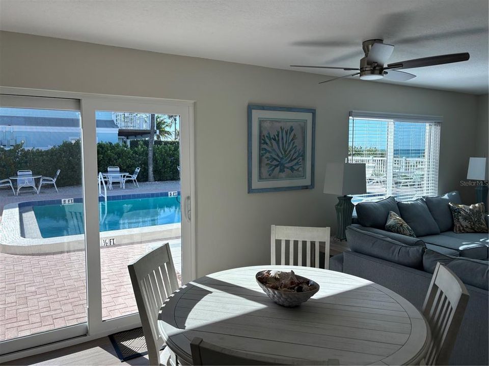 Recently Sold: $925,000 (2 beds, 2 baths, 984 Square Feet)