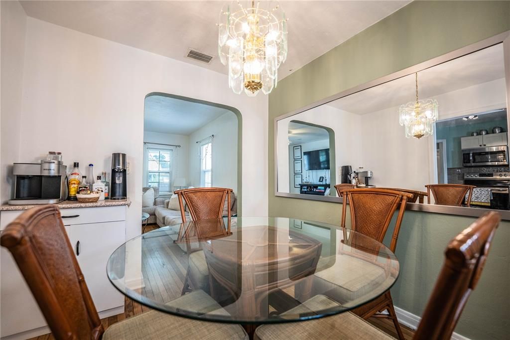 For Sale: $299,900 (3 beds, 1 baths, 1004 Square Feet)