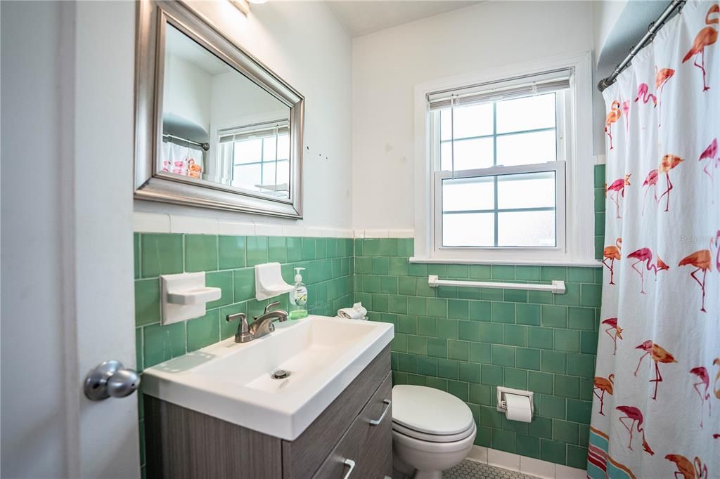 For Sale: $299,900 (3 beds, 1 baths, 1004 Square Feet)