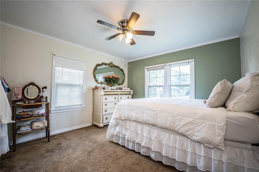 For Sale: $299,900 (3 beds, 1 baths, 1004 Square Feet)