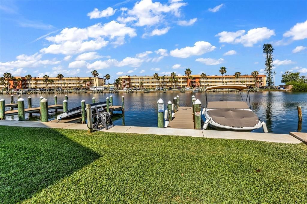 For Sale: $695,000 (2 beds, 2 baths, 1251 Square Feet)