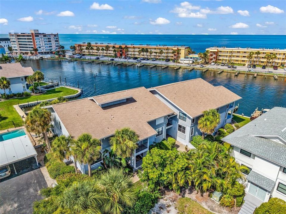 For Sale: $695,000 (2 beds, 2 baths, 1251 Square Feet)