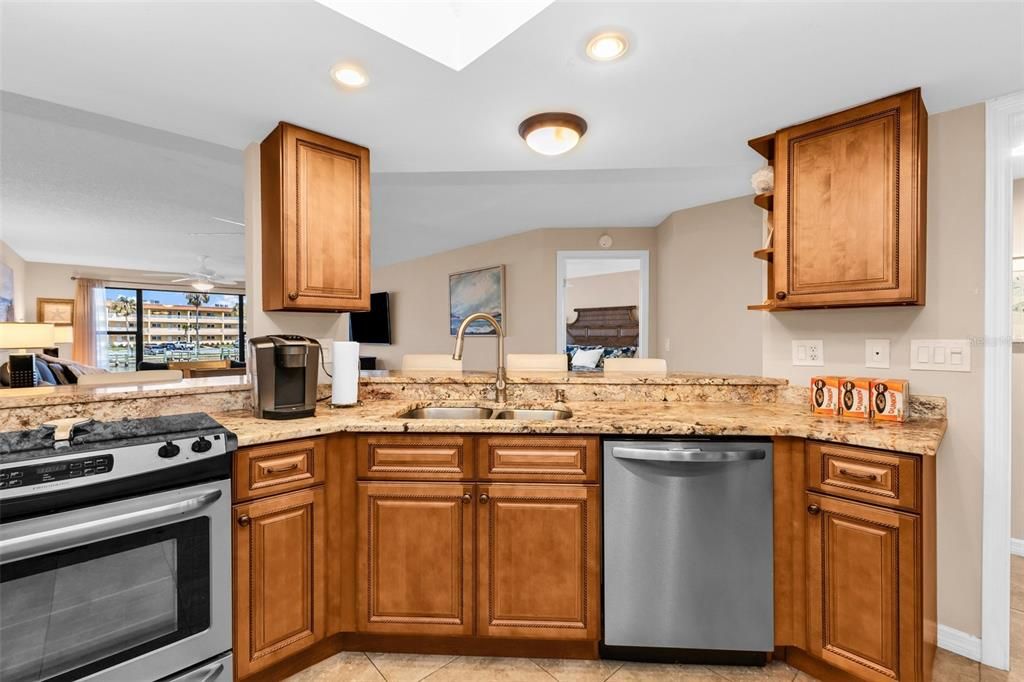 For Sale: $695,000 (2 beds, 2 baths, 1251 Square Feet)