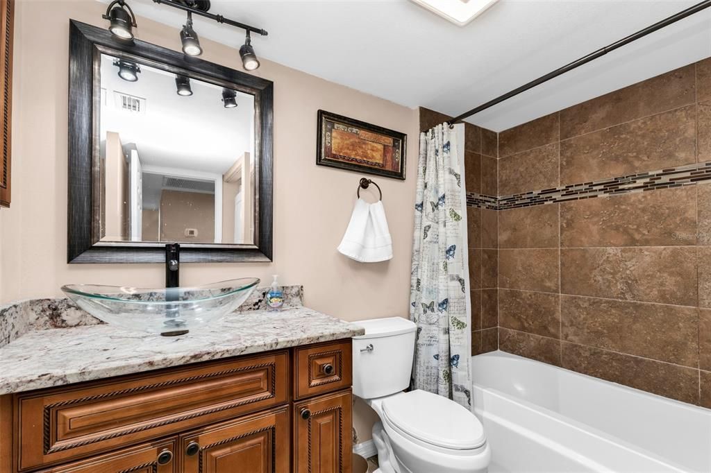 For Sale: $695,000 (2 beds, 2 baths, 1251 Square Feet)