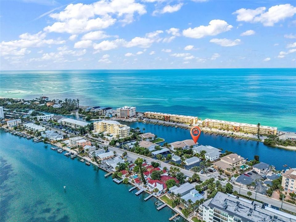 For Sale: $695,000 (2 beds, 2 baths, 1251 Square Feet)