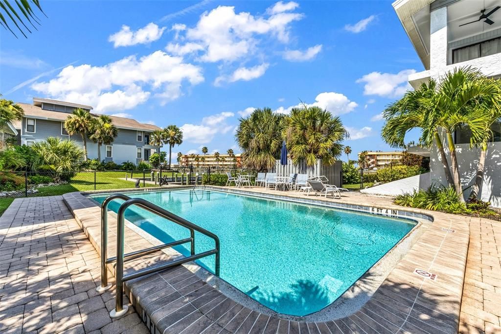 For Sale: $695,000 (2 beds, 2 baths, 1251 Square Feet)