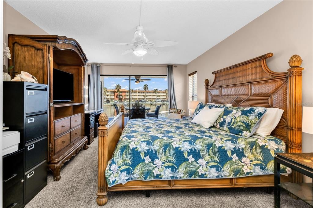 For Sale: $695,000 (2 beds, 2 baths, 1251 Square Feet)