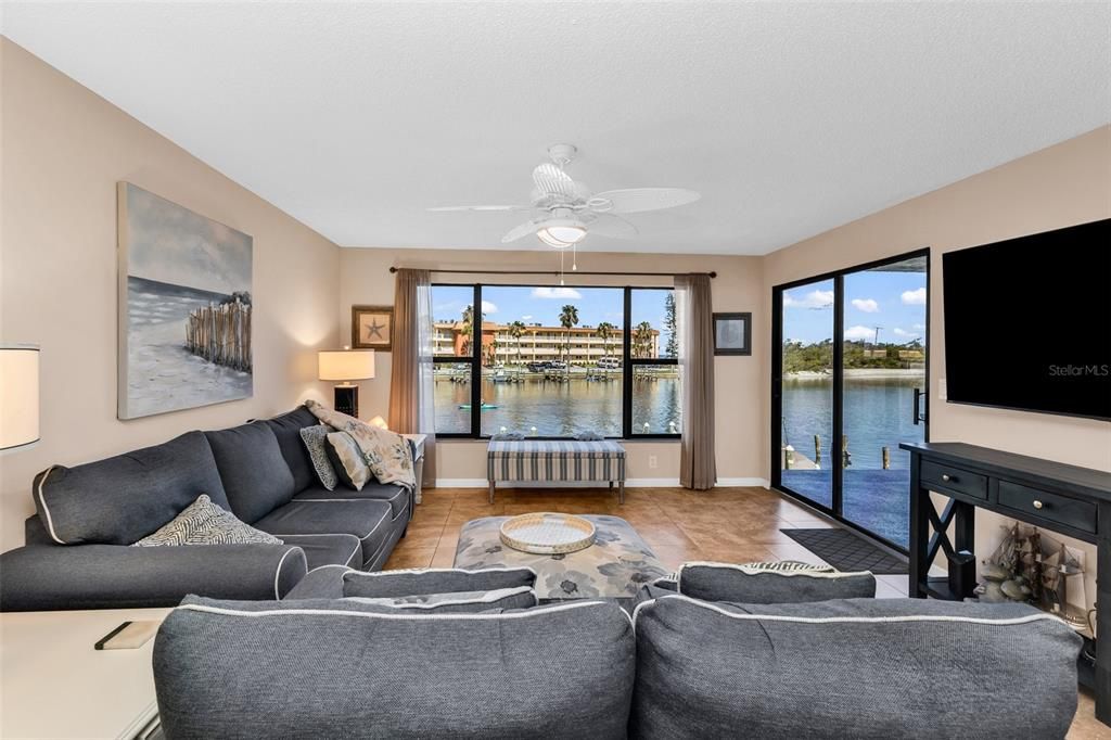 For Sale: $695,000 (2 beds, 2 baths, 1251 Square Feet)