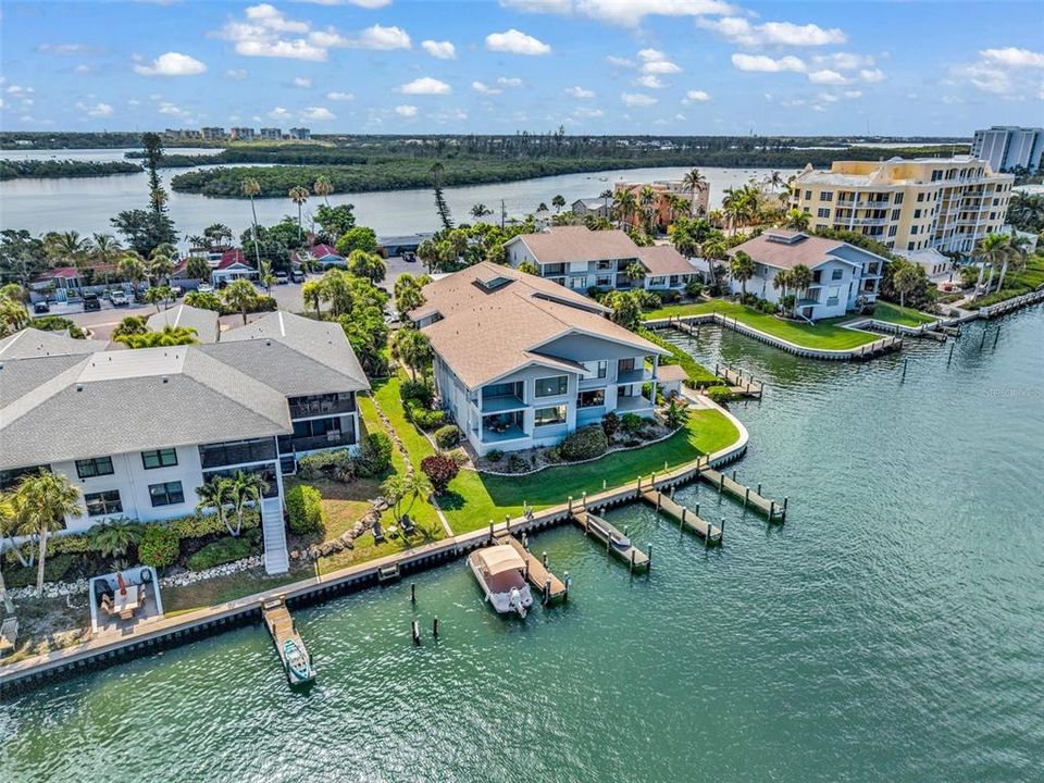 For Sale: $695,000 (2 beds, 2 baths, 1251 Square Feet)