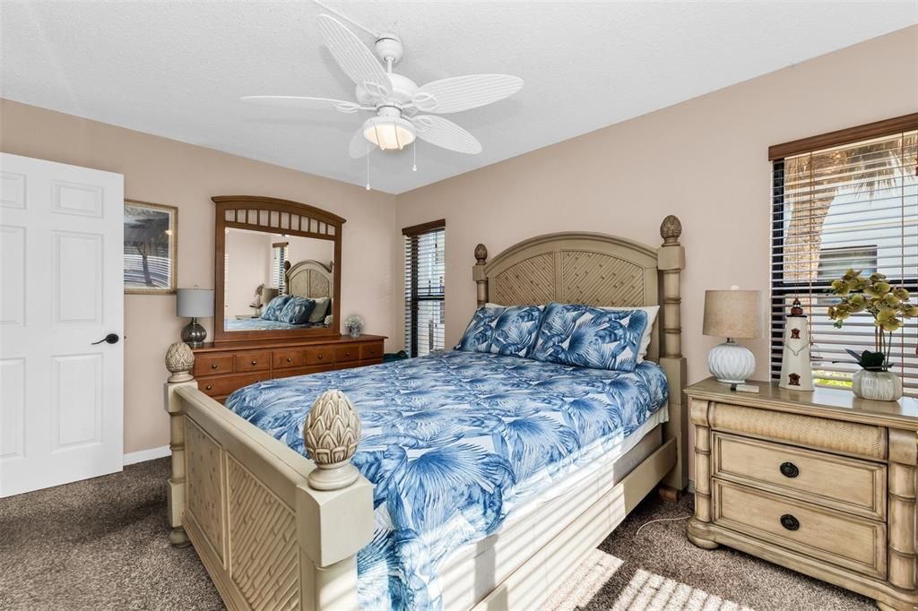 For Sale: $695,000 (2 beds, 2 baths, 1251 Square Feet)