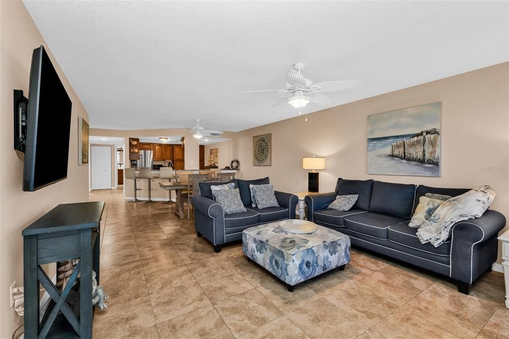 For Sale: $695,000 (2 beds, 2 baths, 1251 Square Feet)