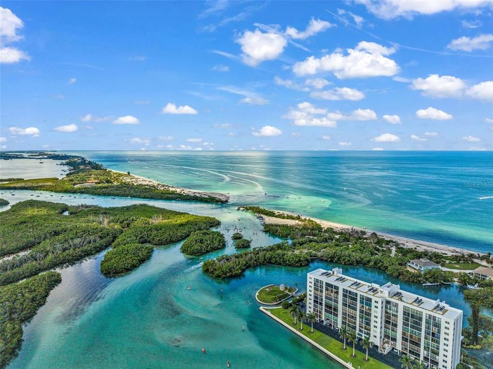 For Sale: $695,000 (2 beds, 2 baths, 1251 Square Feet)