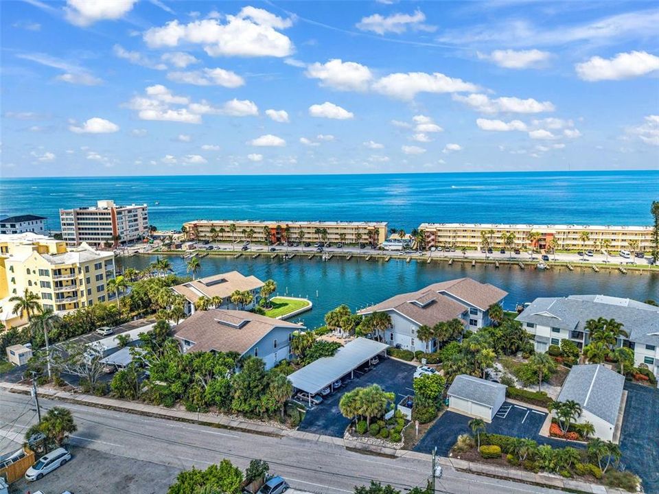 For Sale: $695,000 (2 beds, 2 baths, 1251 Square Feet)