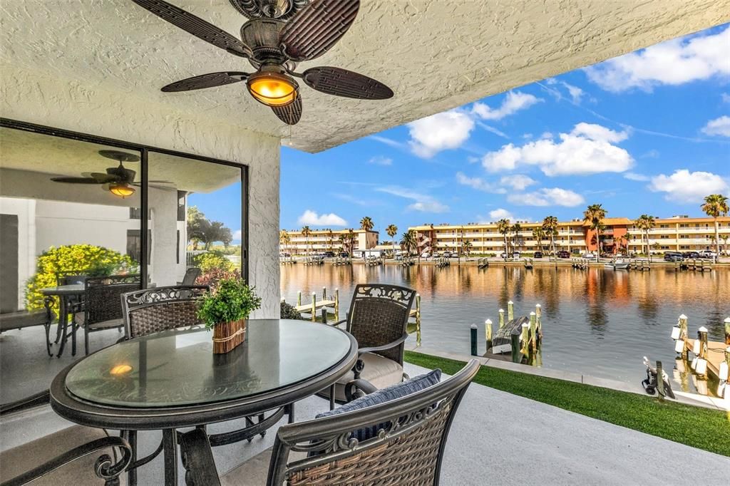 For Sale: $695,000 (2 beds, 2 baths, 1251 Square Feet)