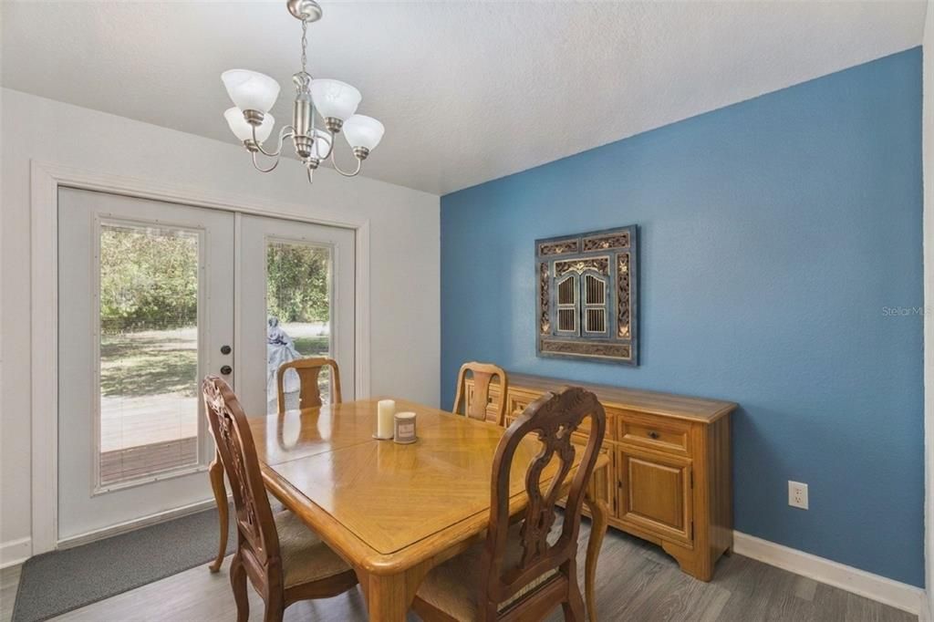 En Venta: $650,000 (4 camas, 2 baños, 1612 Pies cuadrados)