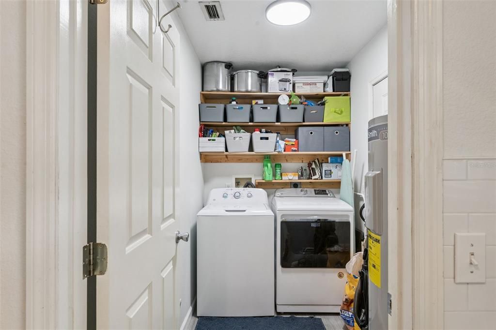 En Venta: $650,000 (4 camas, 2 baños, 1612 Pies cuadrados)