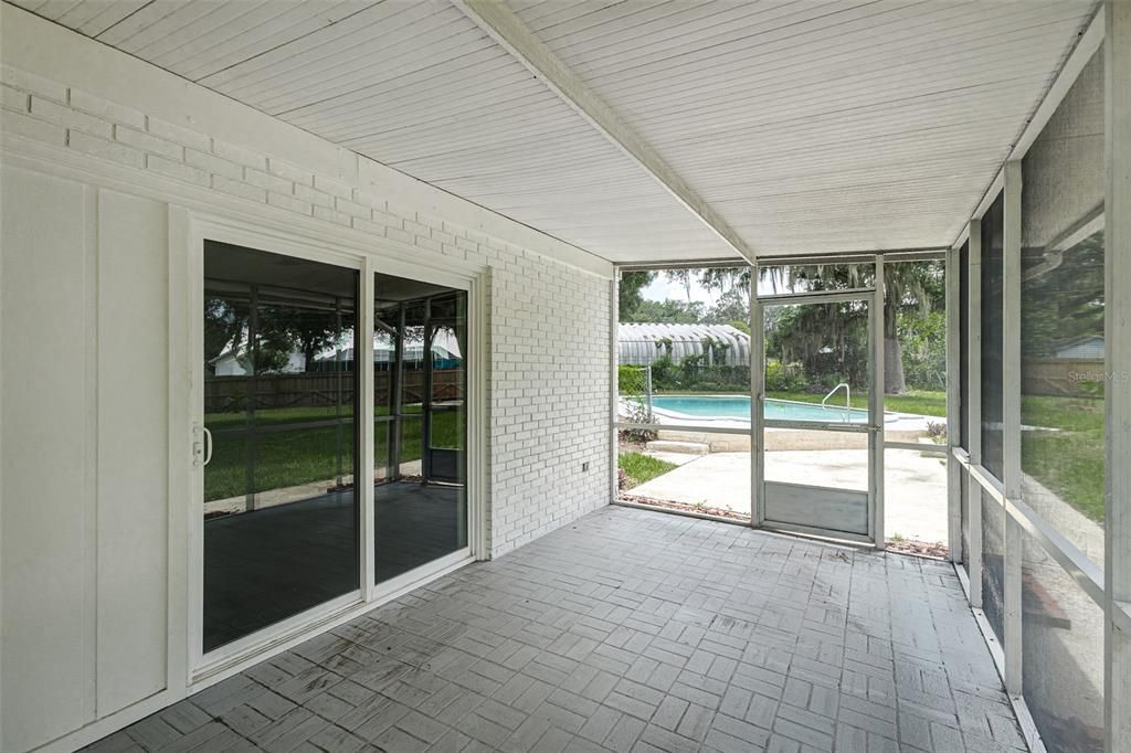 For Sale: $524,950 (5 beds, 3 baths, 2715 Square Feet)