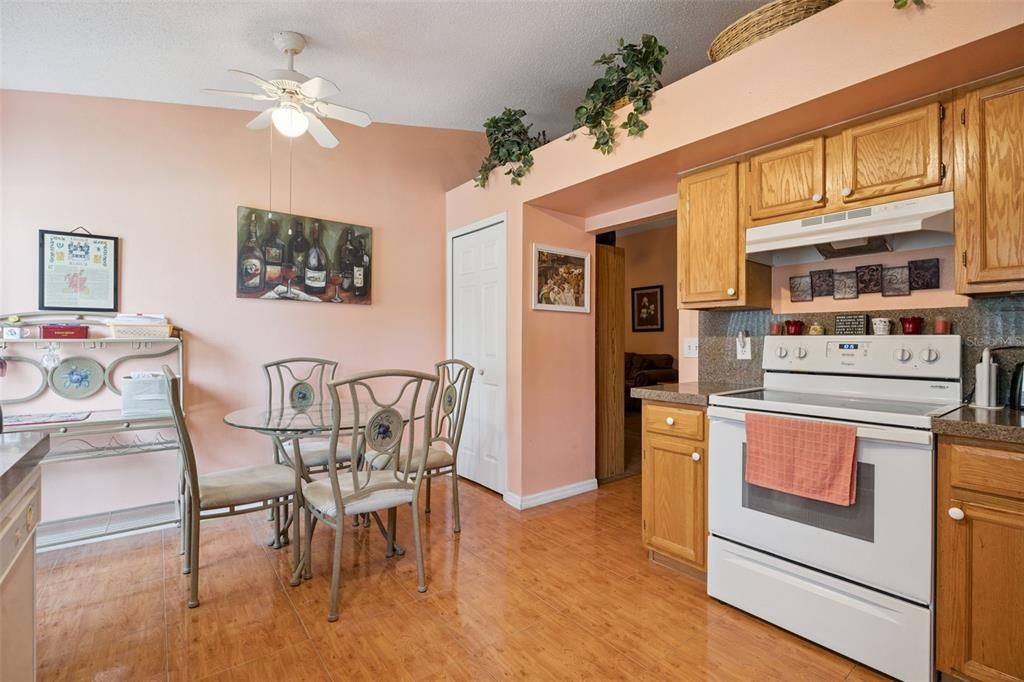 En Venta: $345,000 (4 camas, 2 baños, 1664 Pies cuadrados)