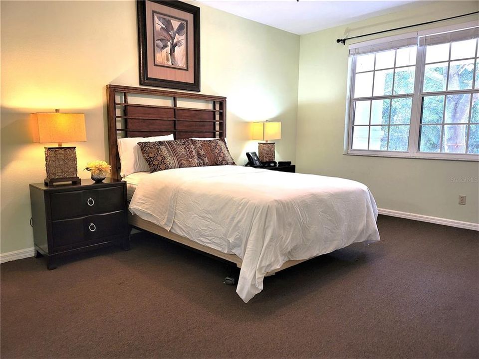 For Sale: $399,000 (3 beds, 3 baths, 1550 Square Feet)