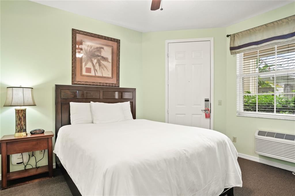 For Sale: $399,000 (3 beds, 3 baths, 1550 Square Feet)