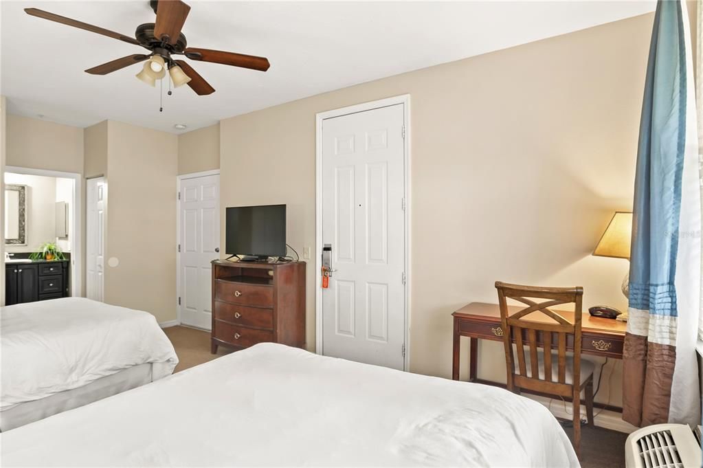 For Sale: $399,000 (3 beds, 3 baths, 1550 Square Feet)