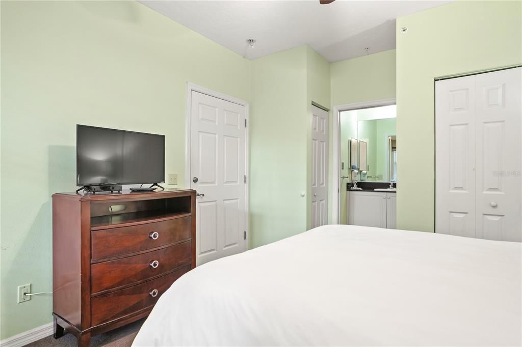 For Sale: $399,000 (3 beds, 3 baths, 1550 Square Feet)