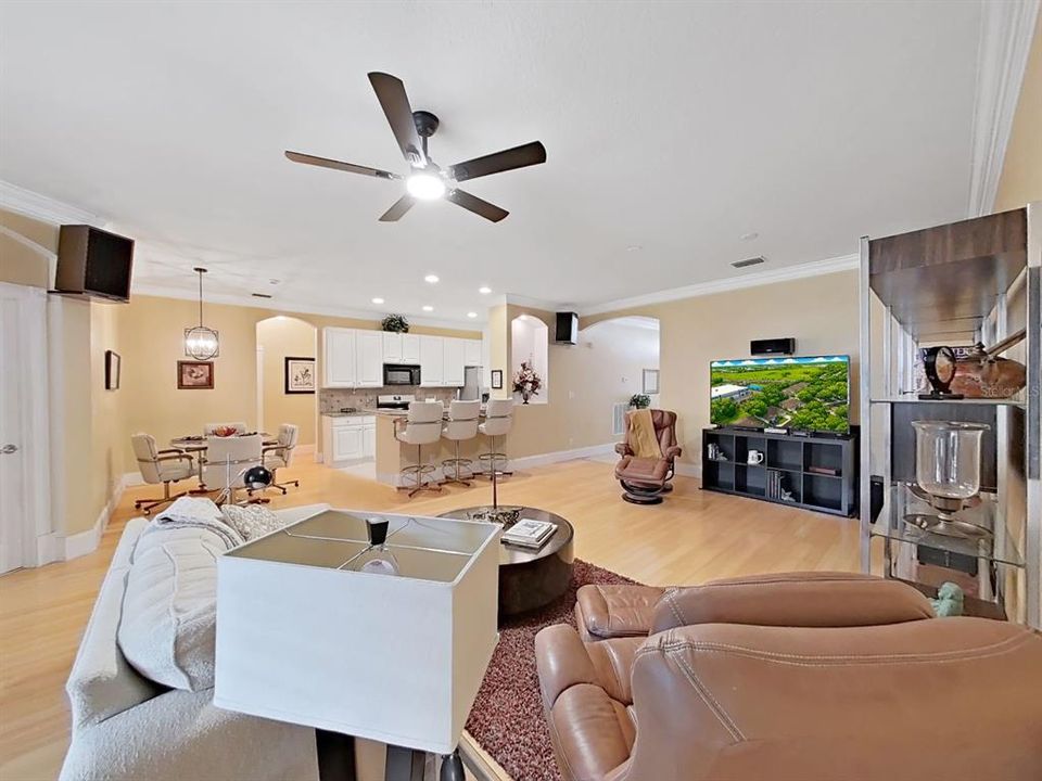 For Sale: $319,900 (3 beds, 2 baths, 1546 Square Feet)