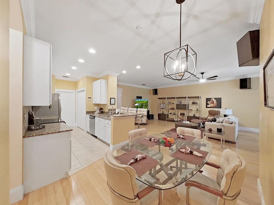 For Sale: $319,900 (3 beds, 2 baths, 1546 Square Feet)
