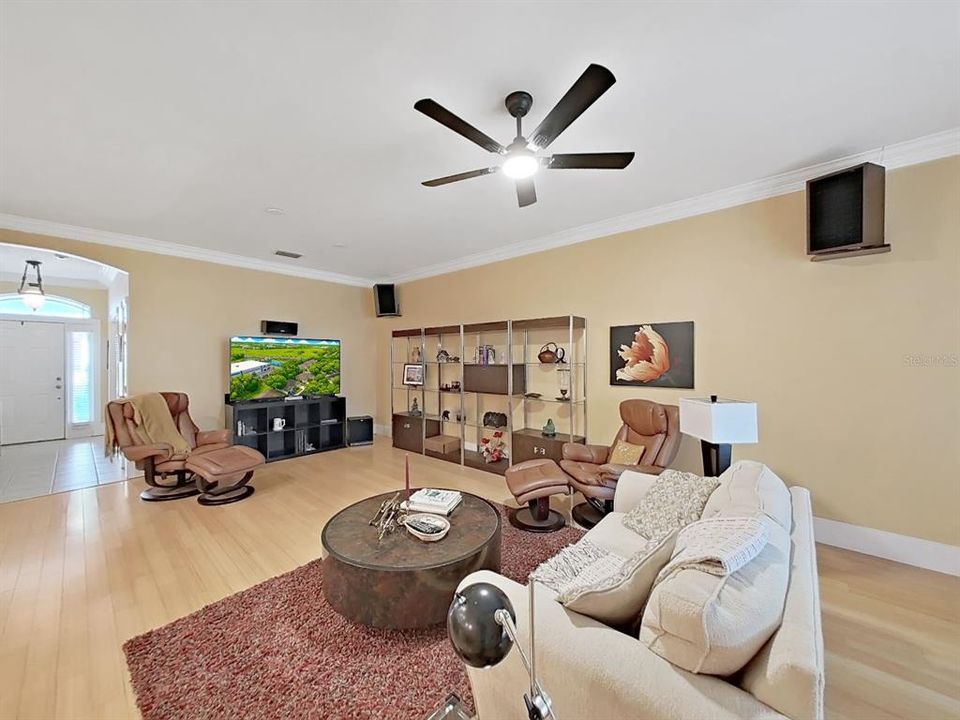 For Sale: $319,900 (3 beds, 2 baths, 1546 Square Feet)