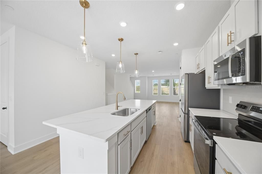 For Rent: $3,250 (3 beds, 3 baths, 2072 Square Feet)