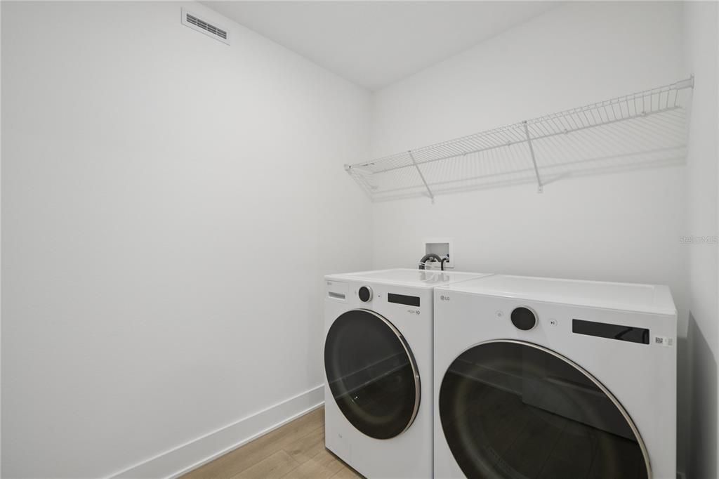 For Rent: $3,250 (3 beds, 3 baths, 2072 Square Feet)