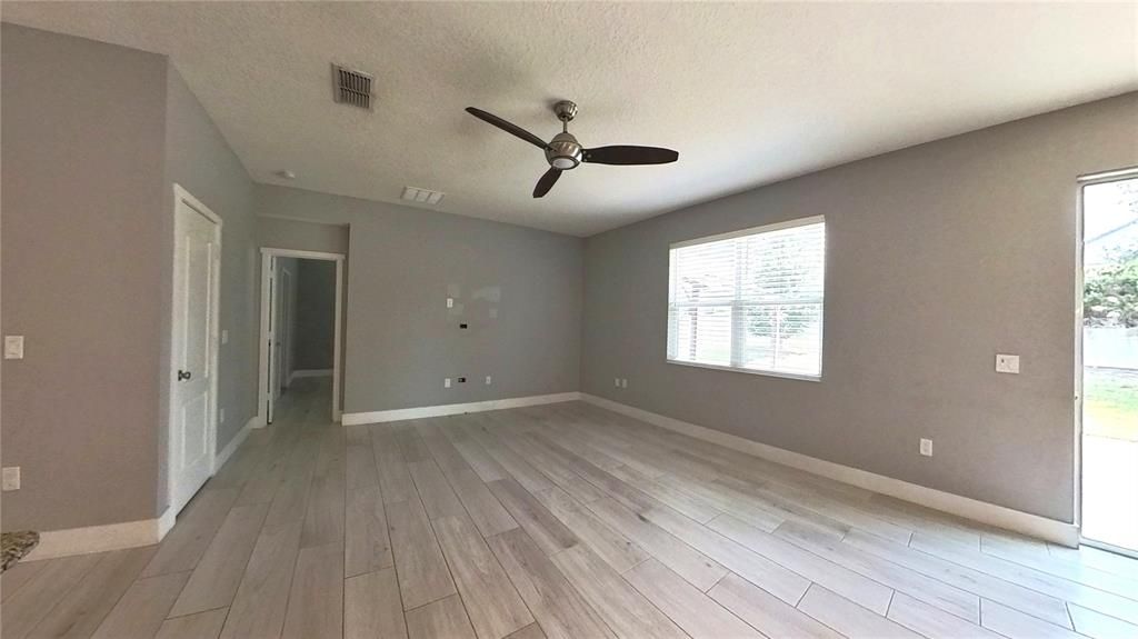 В аренду: $2,700 (4 спален, 2 ванн, 1696 Квадратных фут)