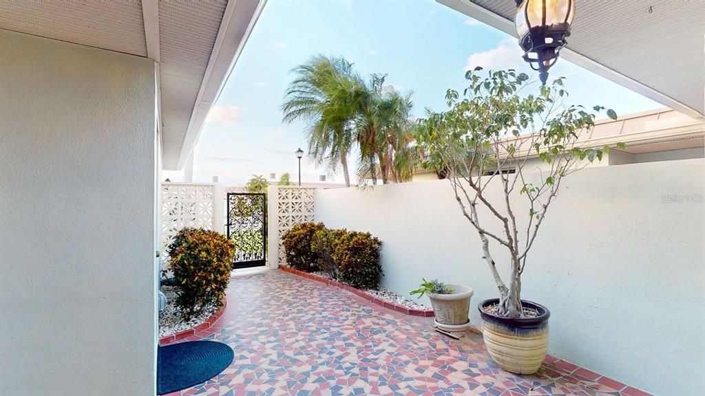 For Sale: $479,900 (2 beds, 2 baths, 1400 Square Feet)
