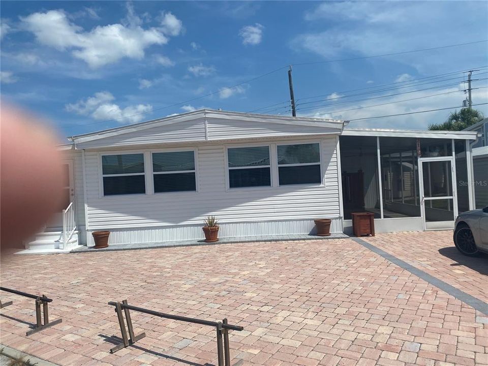 For Rent: $1,400 (2 beds, 2 baths, 960 Square Feet)