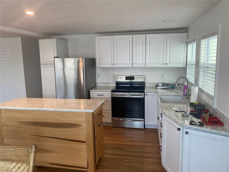 For Rent: $1,400 (2 beds, 2 baths, 960 Square Feet)